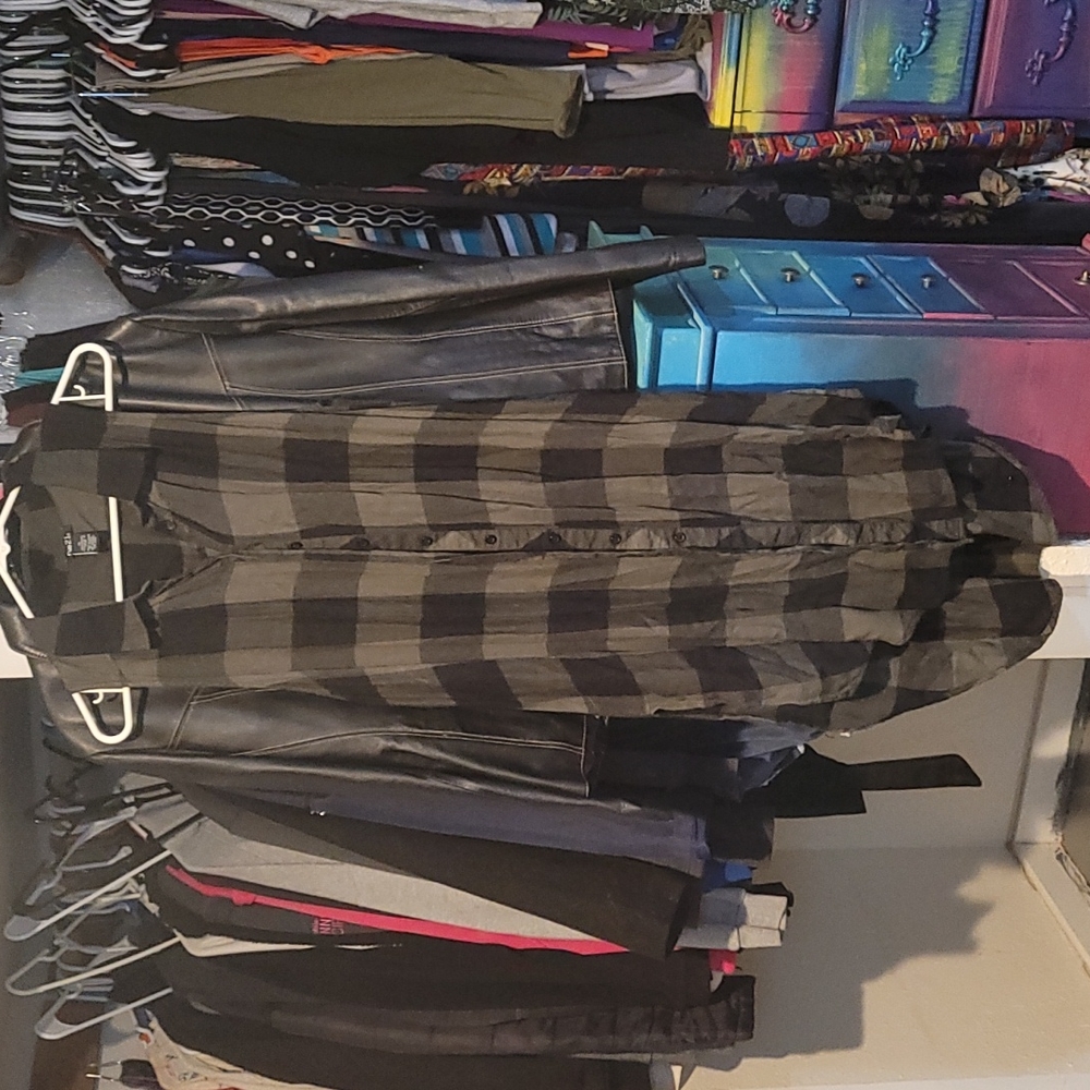 Sleeveless shirt